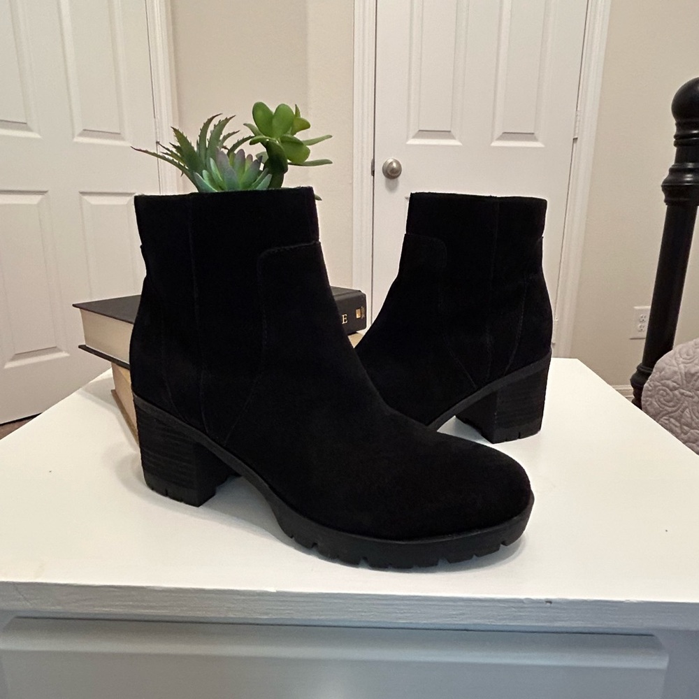 Women’s Black Suede Korks Booties Size 7.5